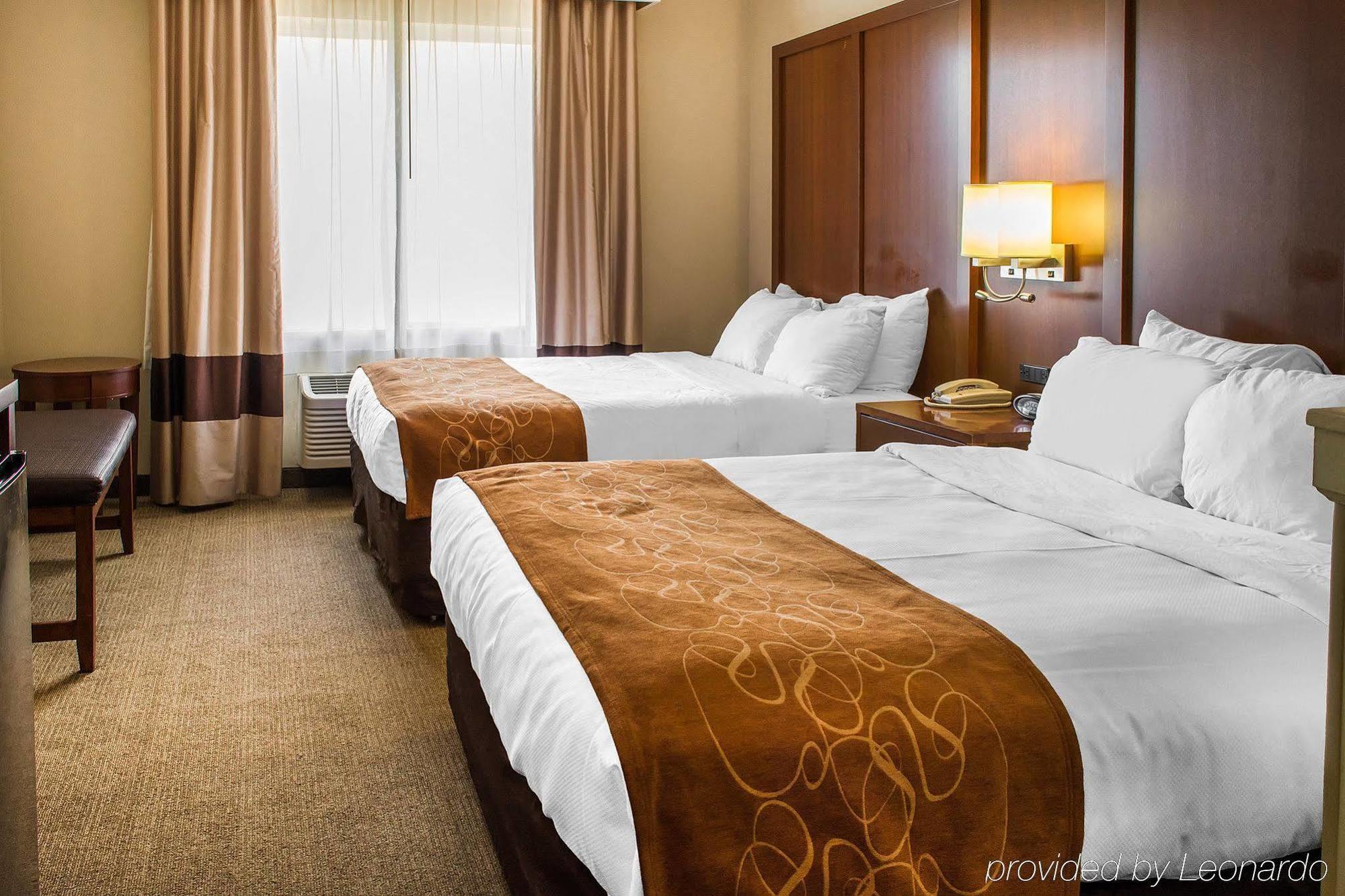 Quality Suites Waldorf Eksteriør billede